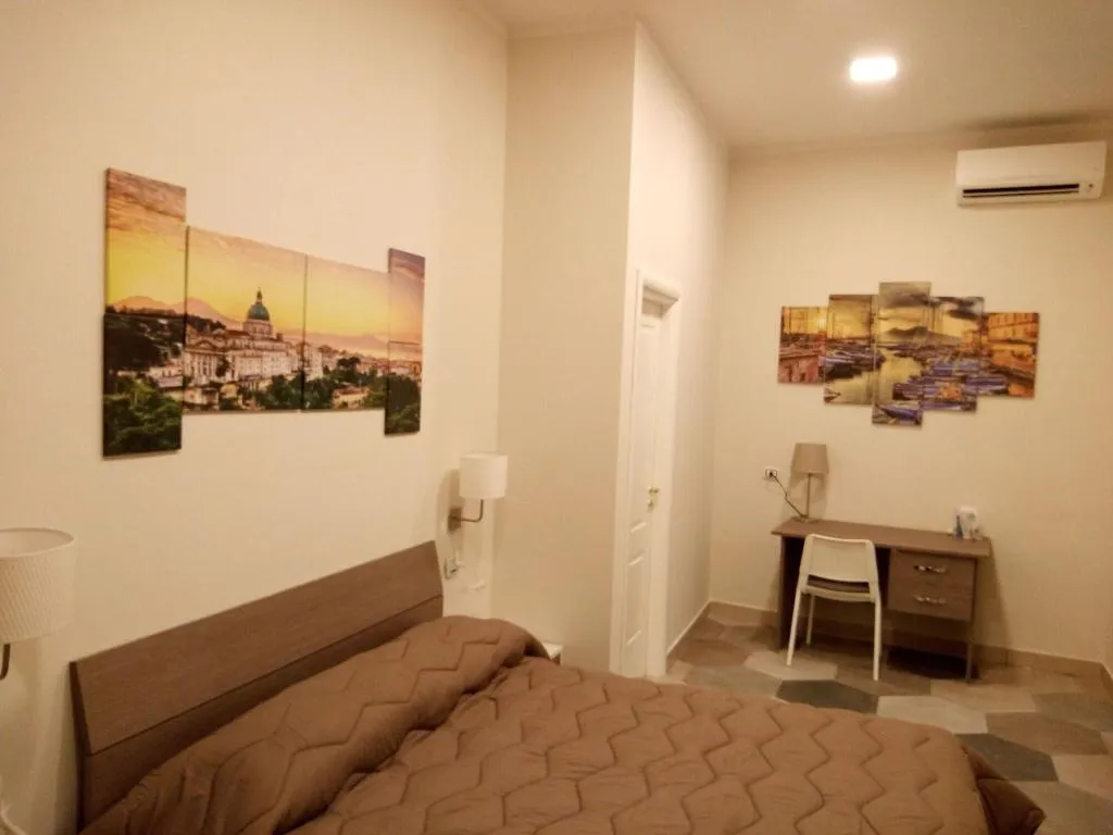 Room, B&B La Dimora del Conte, Naples