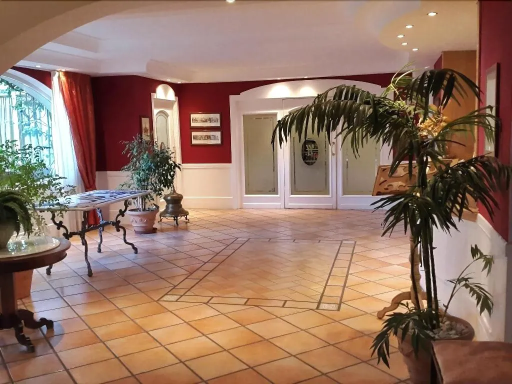 Lobby, Hotel Mediterraneo, Naples
