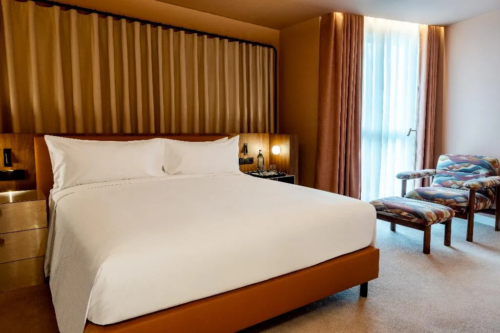 JUNIOR SUITE KING SIZE BED Room, Cenica Porto Hotel, Curio Collection By Hilton, Porto