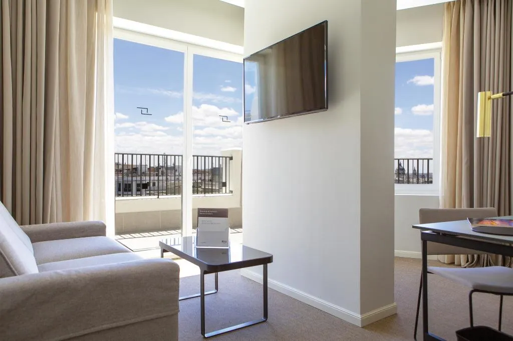 JUNIOR SUITE WITH TERRACE Room, Hotel Riu Plaza España, Madrid