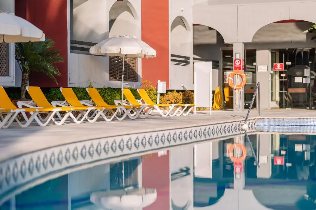 Pool, Muthu Oura Praia Hotel, Algarve