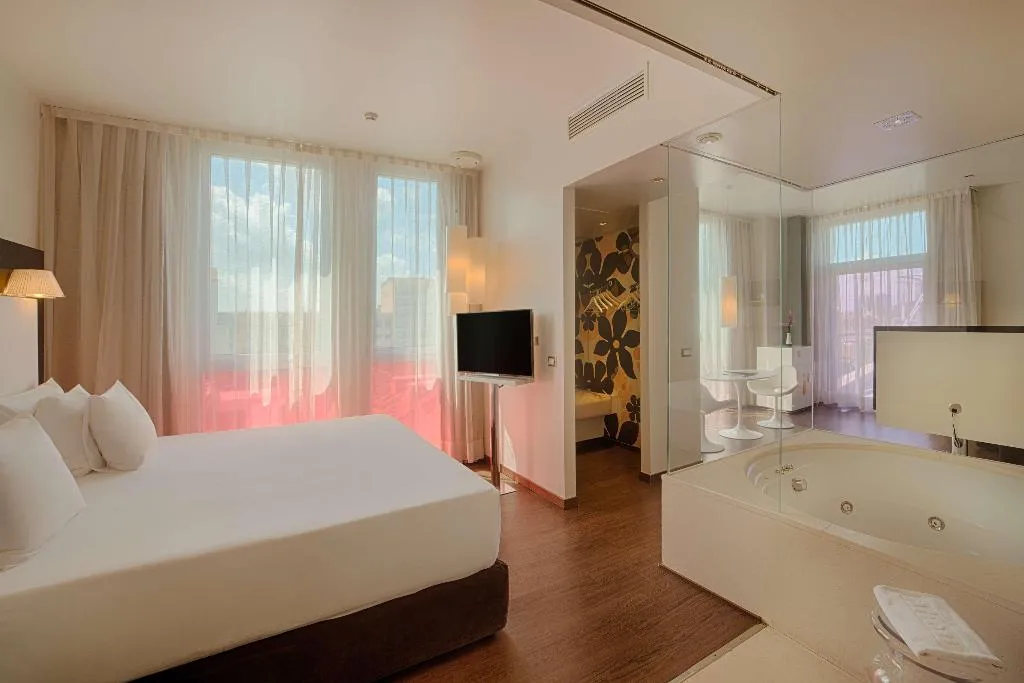 JUNIOR SUITE STANDARD Room, nhow Milano, Milan