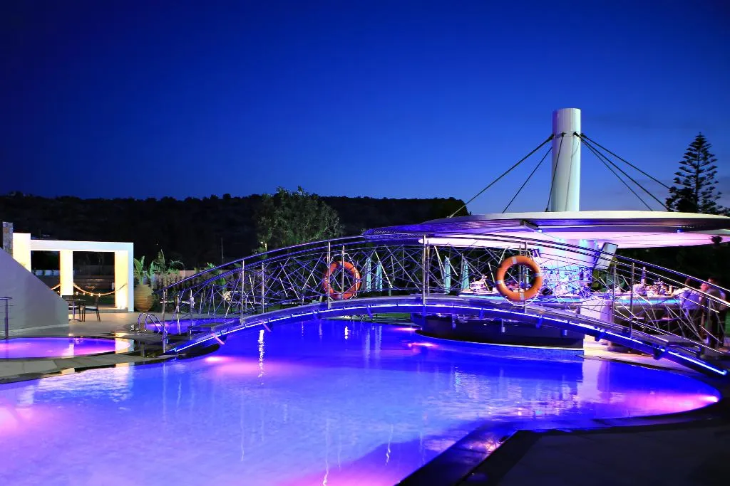 Pool, Marigianna, Crete