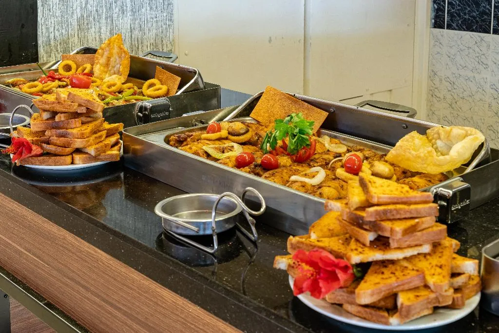 Restaurant, The Garden Beach Hotel, Antalya