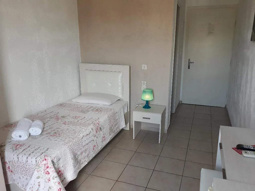 SINGLE STANDARD Room, Australia, Crete