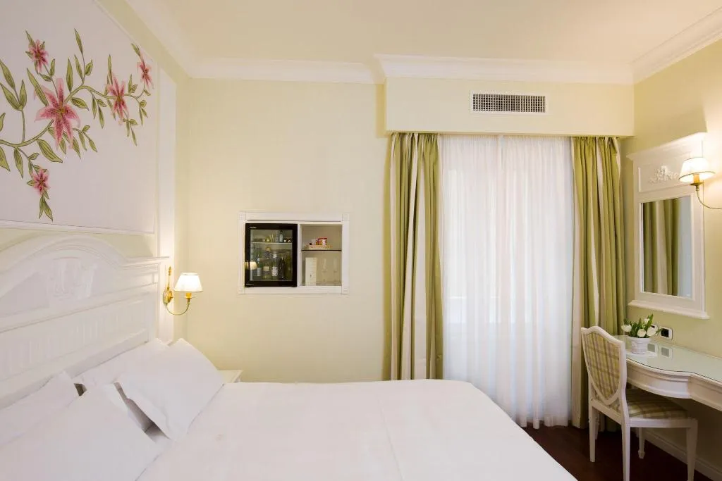 Double or Twin CLASSIC Room, Palazzo Alabardieri, Naples