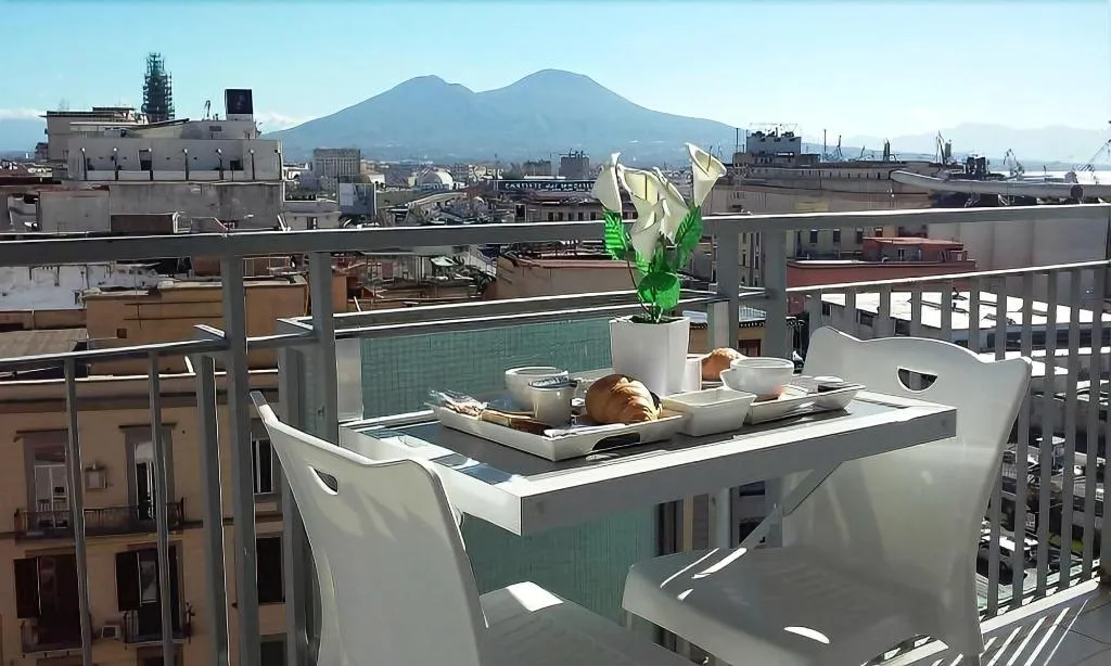 Room, B&B Locanda Mediterranea, Naples