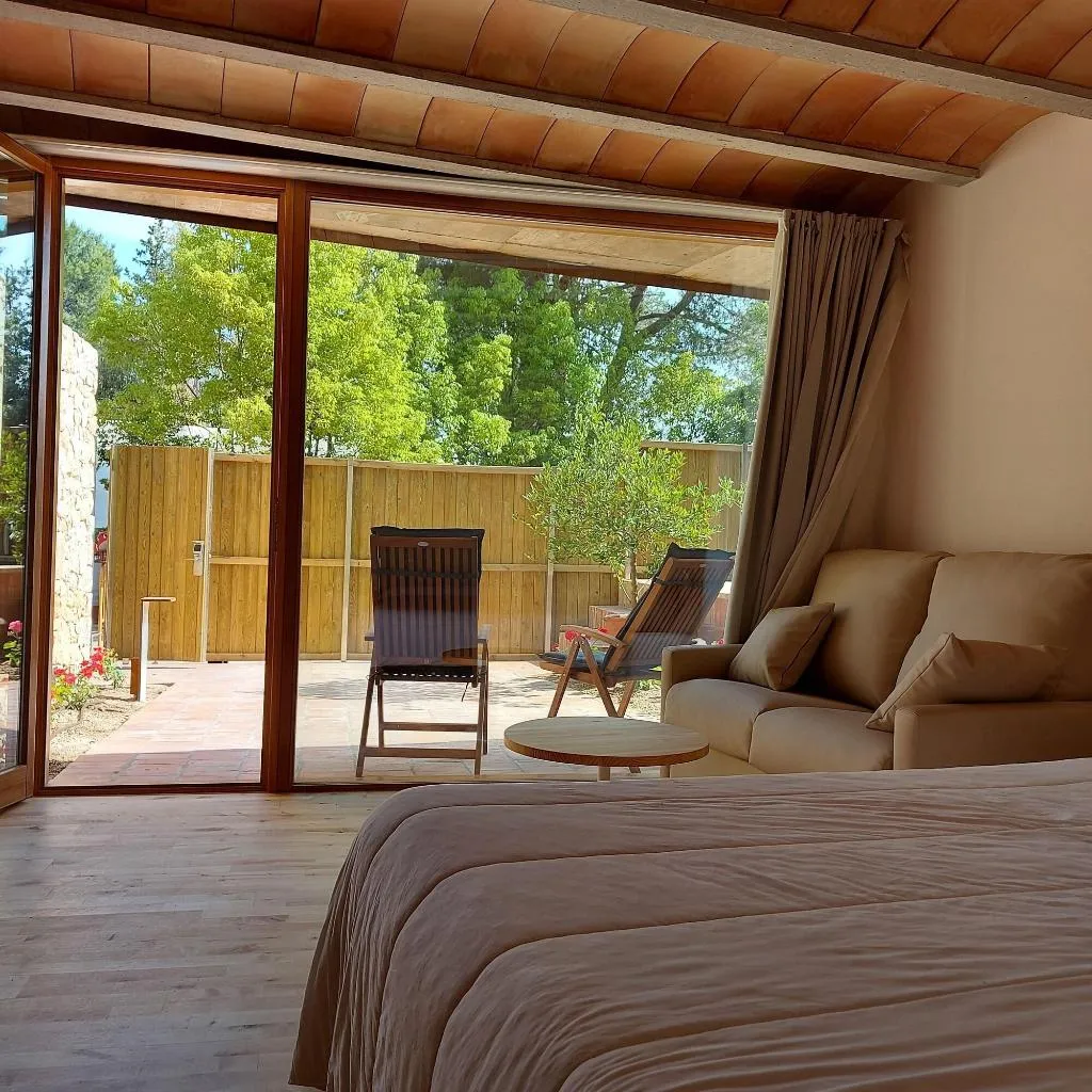 Room, Mont-Sant, Valencia