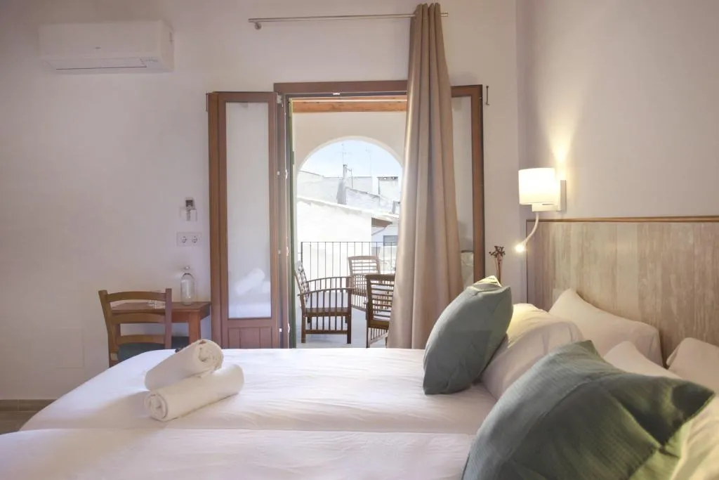 Room, Casal de Petra - Rooms & Pool, Majorca