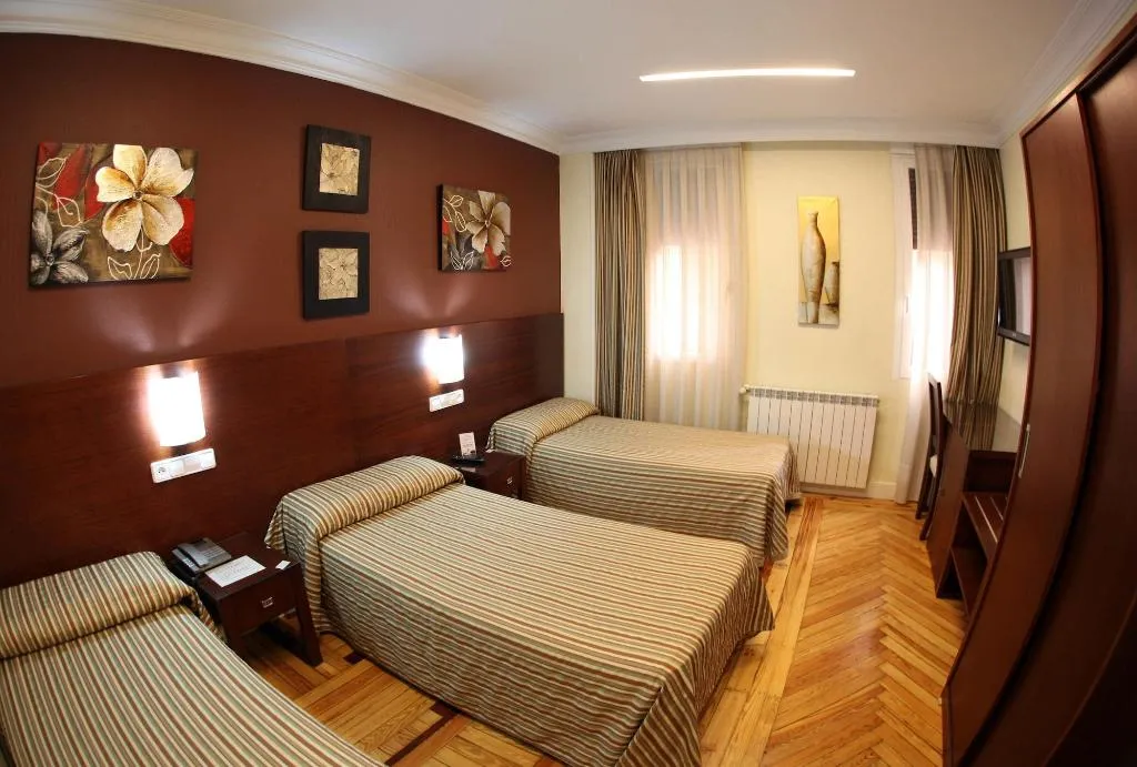 Room, Hostal Sol Square Madrid, Madrid