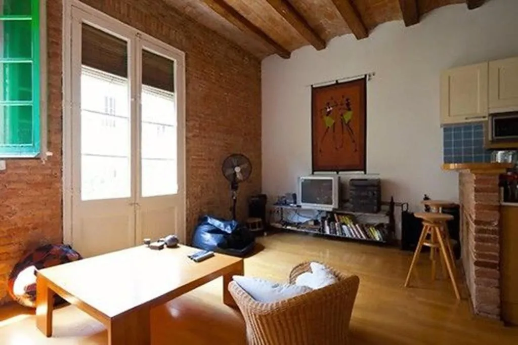 Lobby, Nisia, Barcelona