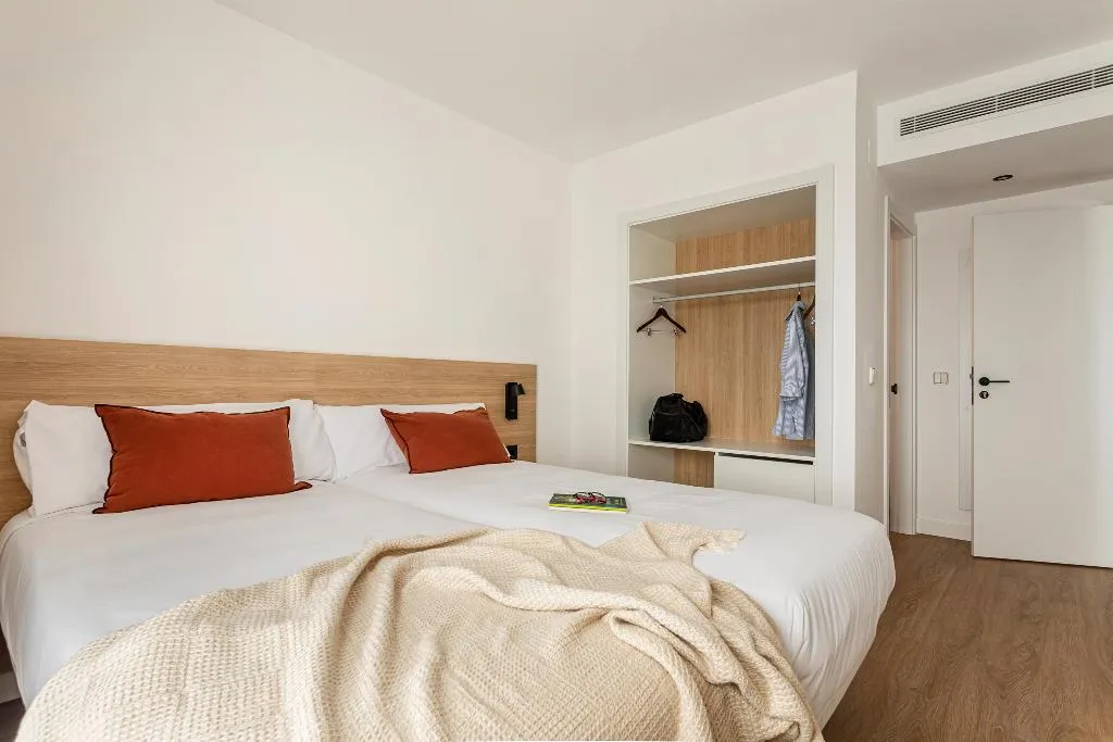 APARTMENT TWO BEDROOMS Room, B48 Valencia Feria, Valencia