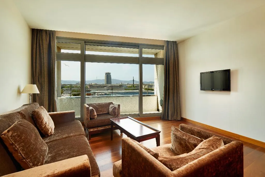 SUITE CAPACITY 4 Room, Eurostars Grand Marina GL, Barcelona