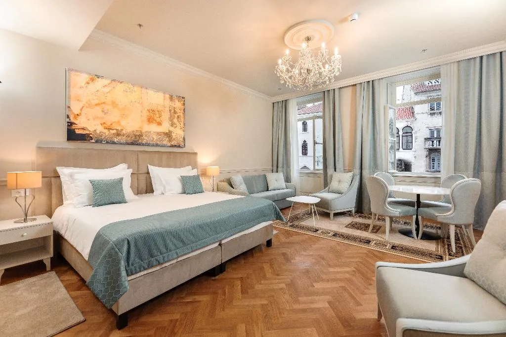 APARTMENT DELUXE CITY VIEW Room, Heritage Hotel Santa Lucia, Split