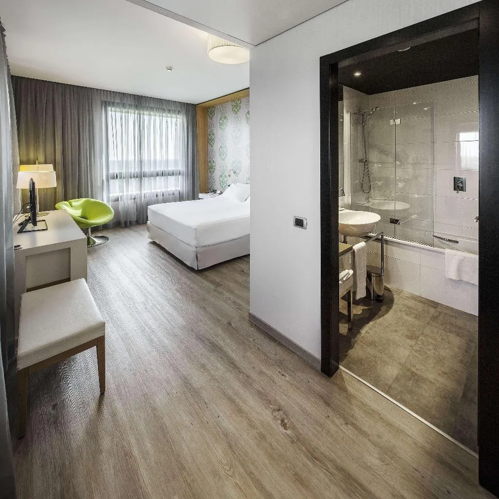 JUNIOR SUITE STANDARD Room, NH Milano Fiera, Milan
