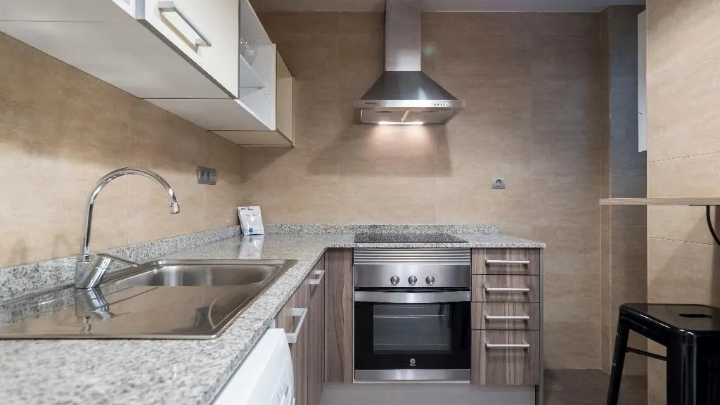 APARTMENT THREE BEDROOMS TWO BATHROOMS Room, Barcelona Sants Station Apartments, Barcelona
