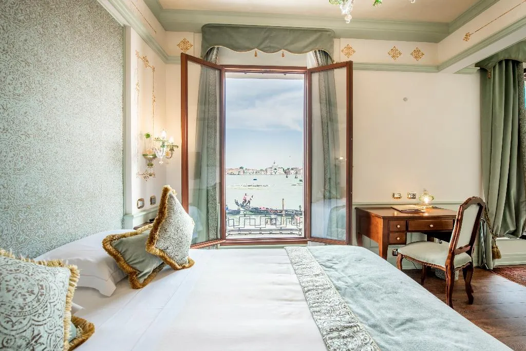Double or Twin CANAL VIEW Room, Monaco and Grand Canal, Venice