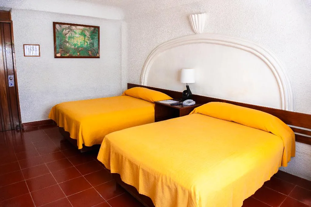 TRIPLE STANDARD Room, Antillano, Cancun Area