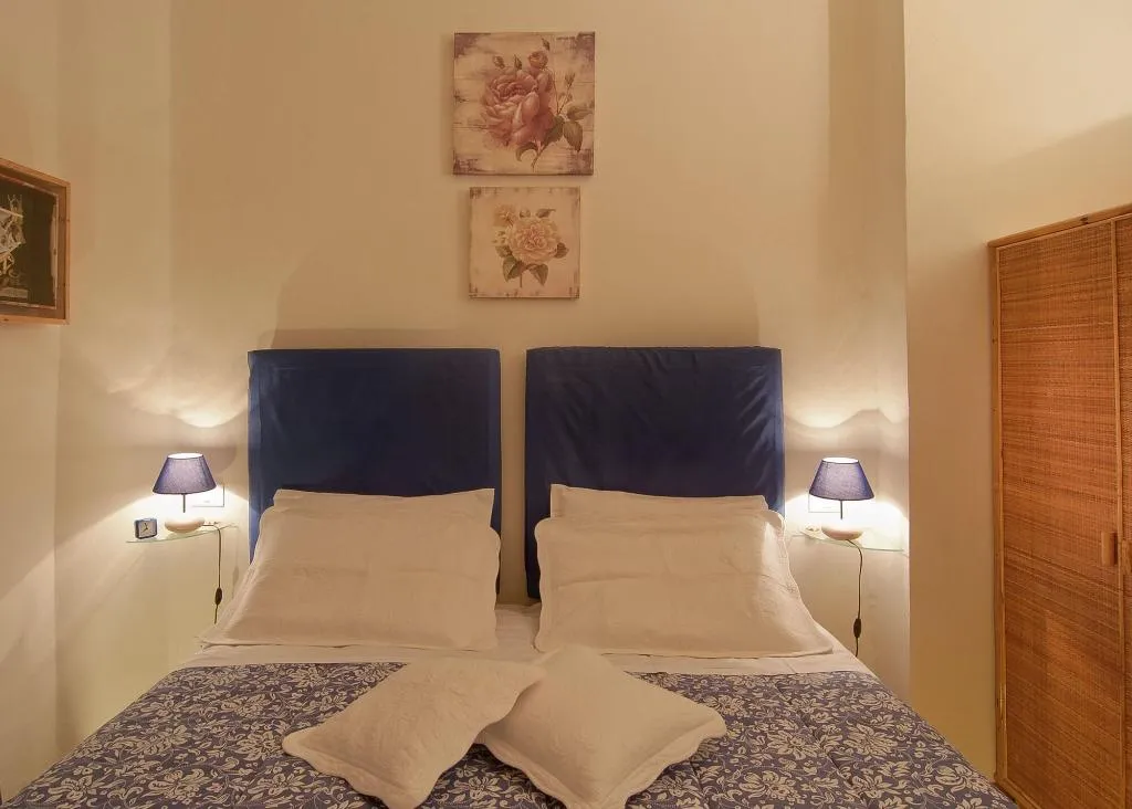 Room, Bed & Bed Cassia, Florence