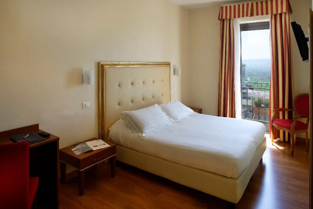 Double or Twin STANDARD Room, Giotto Hotel & Spa, Perugia