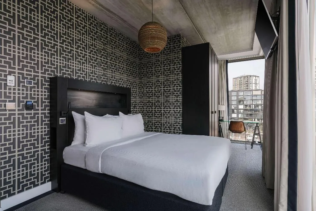 DOUBLE GUEST ROOM QUEEN BED Room, DoubleTree by Hilton NDSM Wharf, Amsterdam