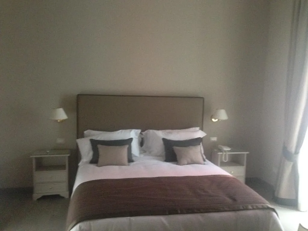 Room, Del Real Orto Botanico, Naples