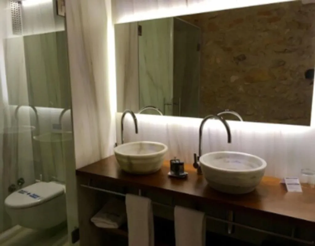 Room, Mont-Sant, Valencia