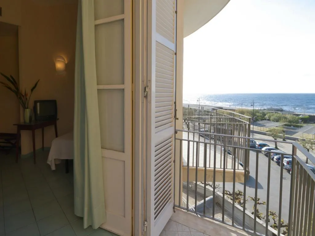 Double or Twin CLASSIC SEA VIEW Room, Serapo, Rome