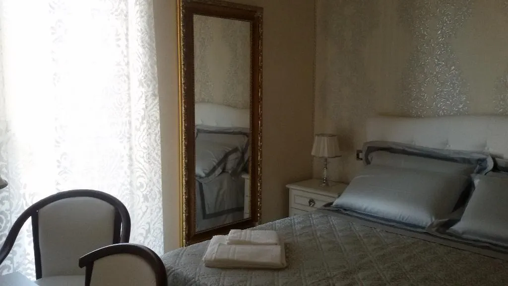 DOUBLE DELUXE Room, Daphnae House, Catania