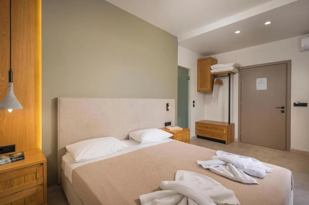 Room, Petritos Rooms And Studios, Crete