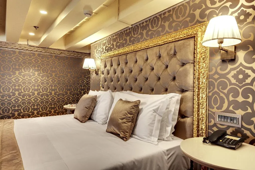 JUNIOR SUITE STANDARD Room, Dona Palace, Venice