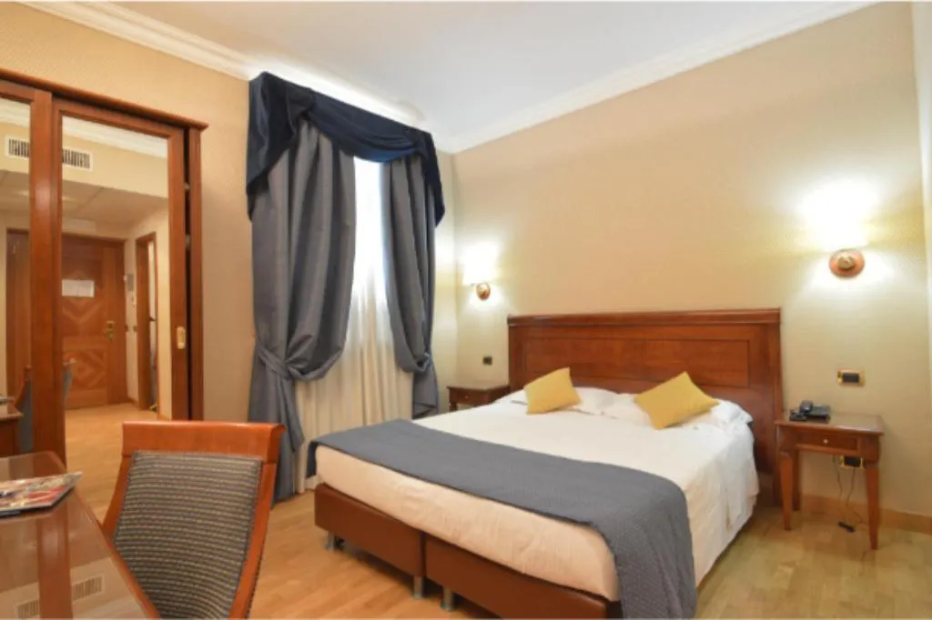 QUADRUPLE SUPERIOR Room, Hotel Montecarlo, Rome