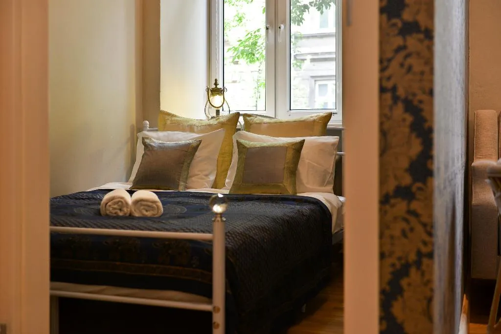 APARTMENT CAPACITY 5 TWO BEDROOMS Room, La Gioia Magic Orient Apartments, Krakow
