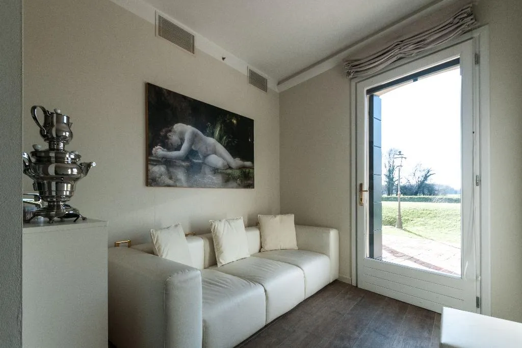 Sports and Entertainment, Hotel Villa Barbarich, Venice