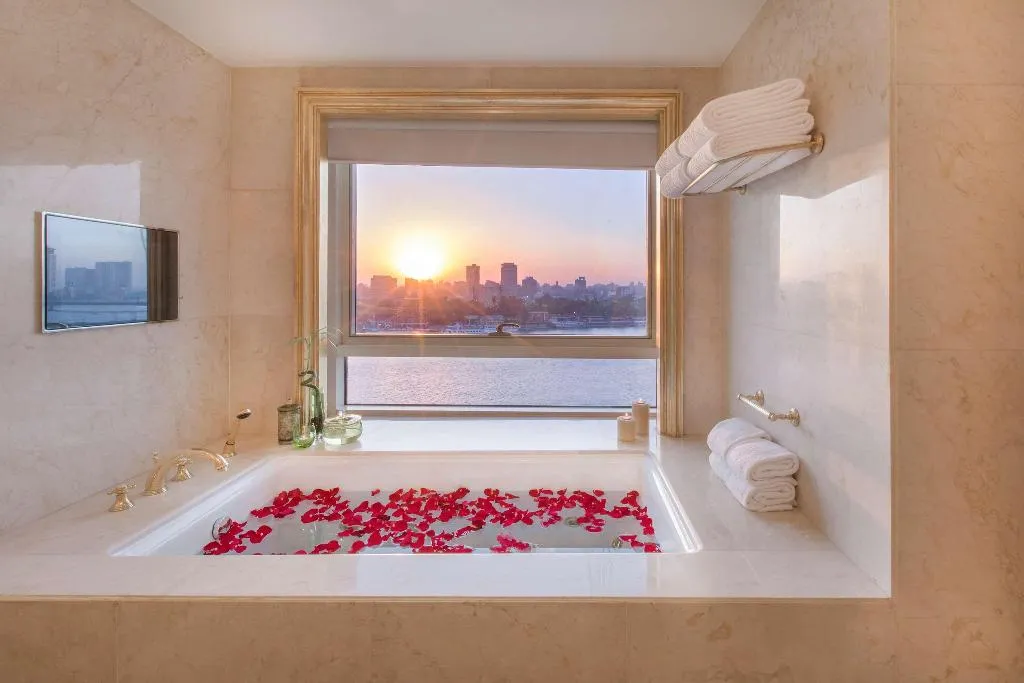 SUITE STANDARD Room, Kempinski Nile Hotel Garden City Cairo, Cairo