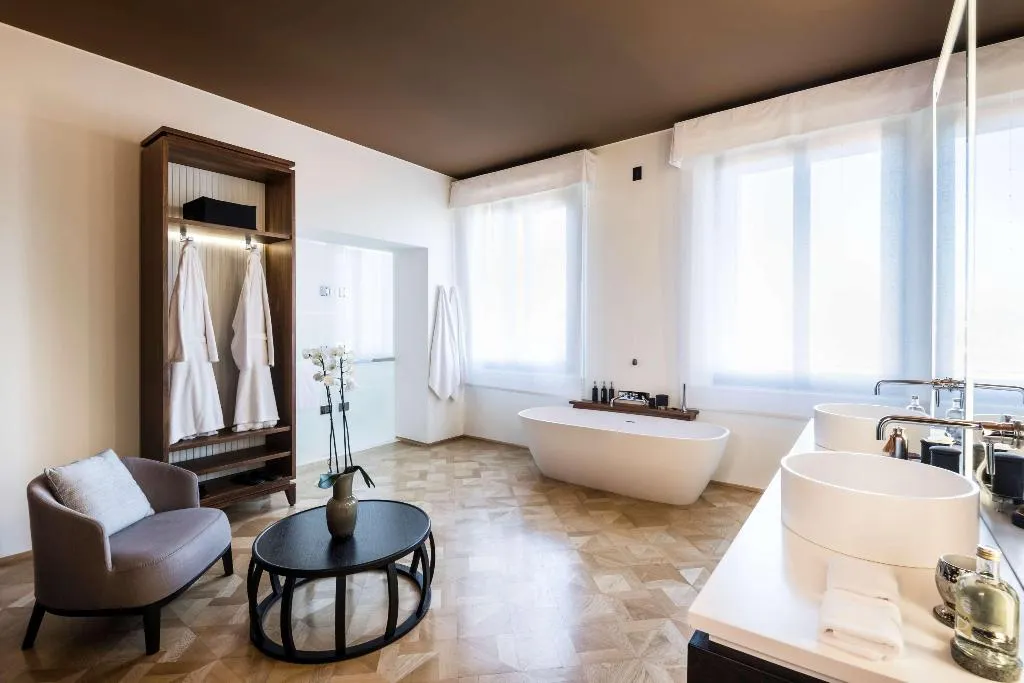 SUITE STANDARD Room, Aman Venice, Venice
