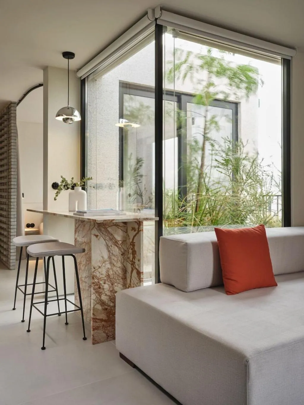 Room, Newel Psychiko, Athens