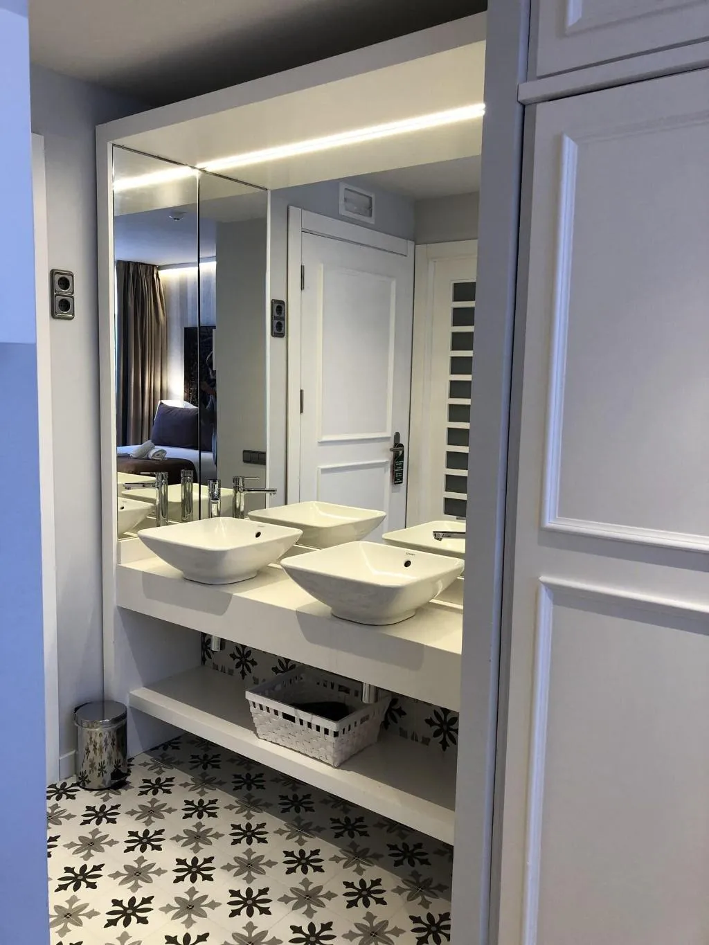 Room, Serennia Fira Gran Vía Exclusive Rooms, Barcelona