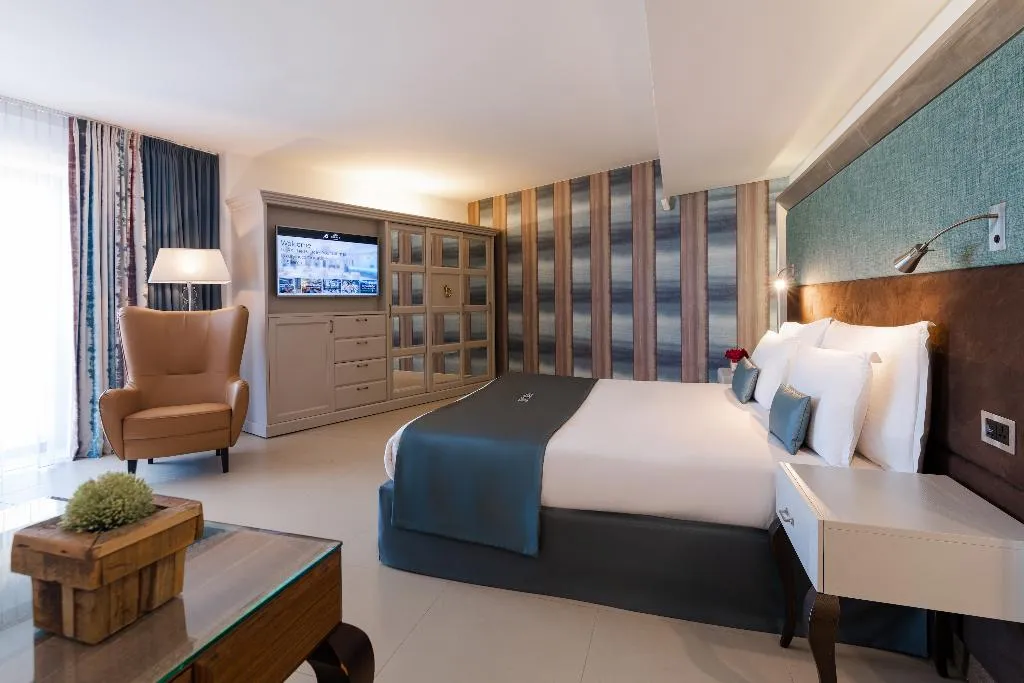 JUNIOR SUITE STANDARD Room, AX The Palace, Malta
