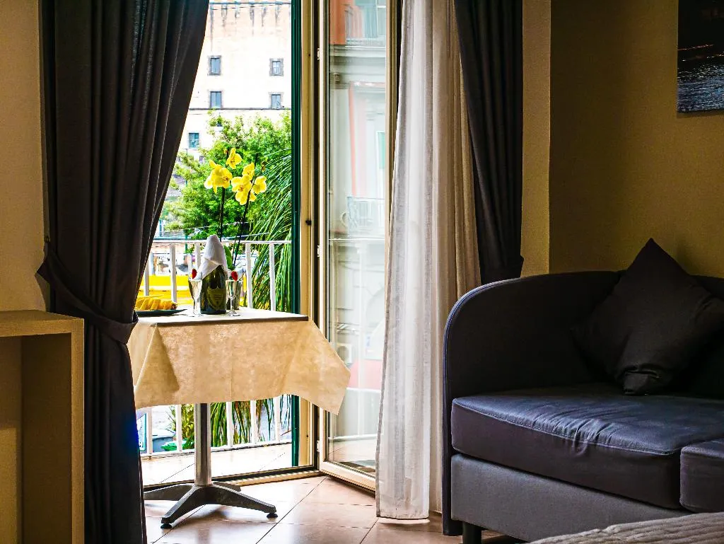 TRIPLE STANDARD Room, San Marco, Naples