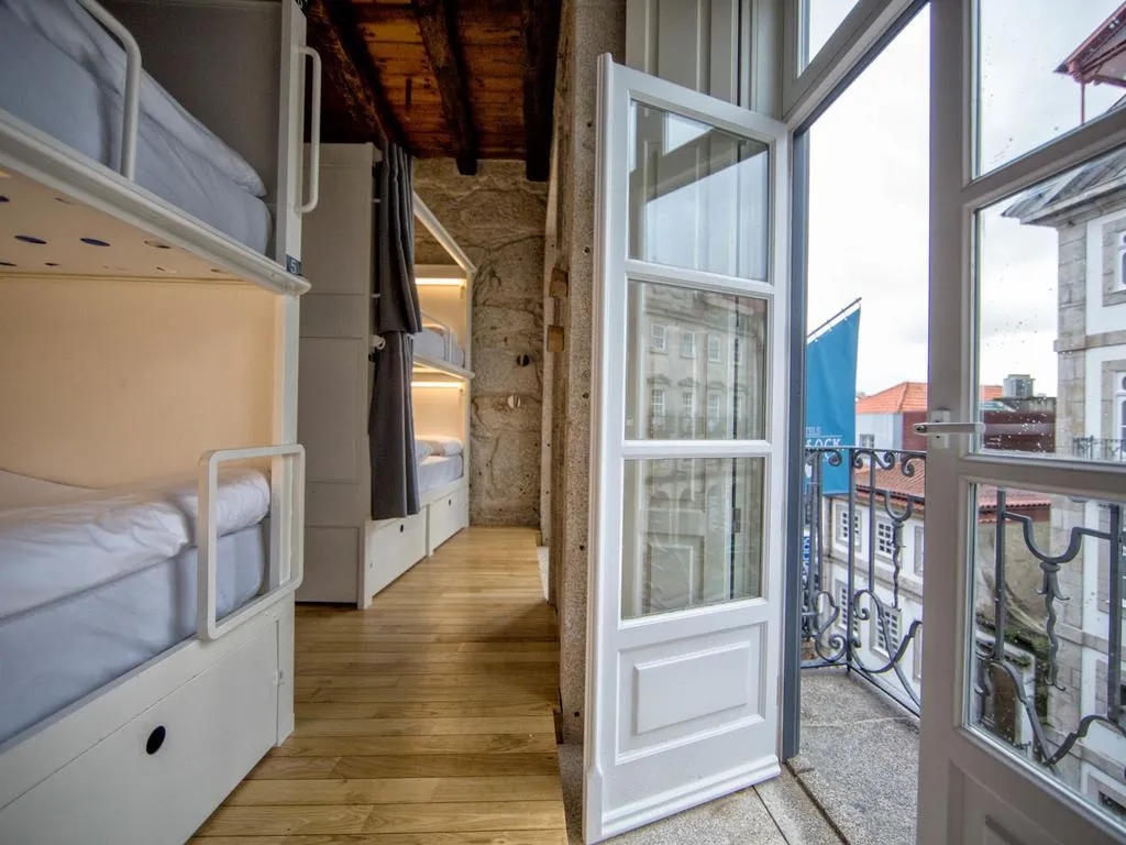 Bed in dormitory CAPACITY 8 Room, Bluesock Hostels Porto, Porto