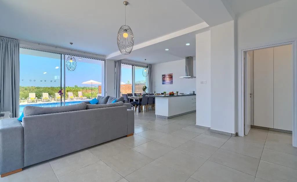 VILLA FIVE BEDROOMS WITH PRIVATE POOL Room, Sea Point Villas, Cyprus