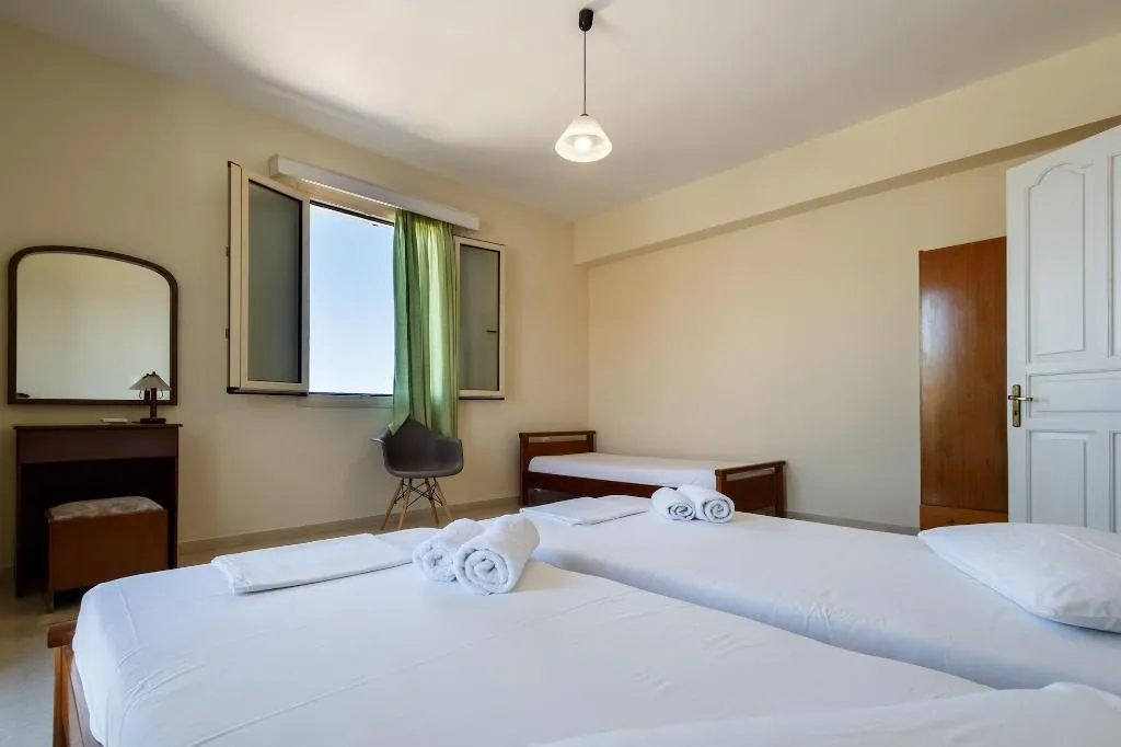 Room, Blue Horizon Studios, Zante