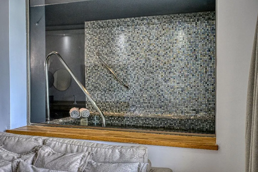 SUITE DELUXE WITH PRIVATE POOL Room, splendour hotel and suites, Santorini