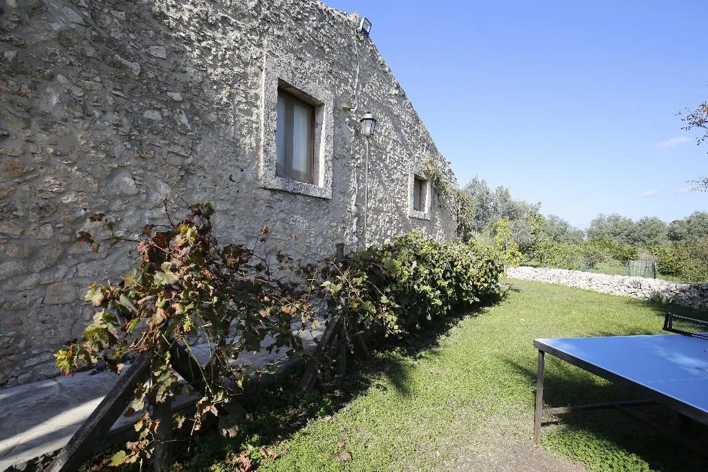 Sports and Entertainment, Villa dei Papiri, Catania