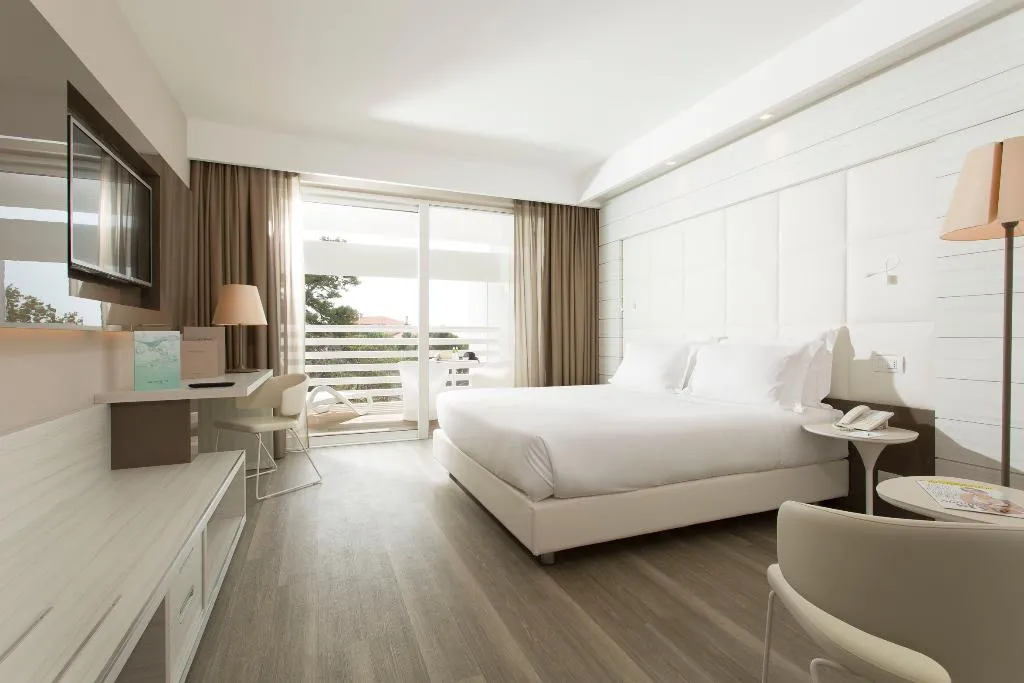 DOUBLE SUPERIOR SIDE SEA VIEW Room, Almar Jesolo Resort & Spa, Venice