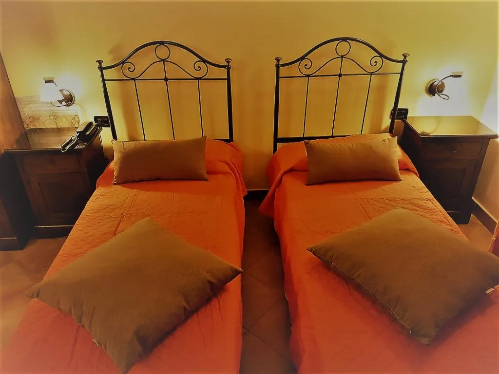 Room, Neapolis, Naples