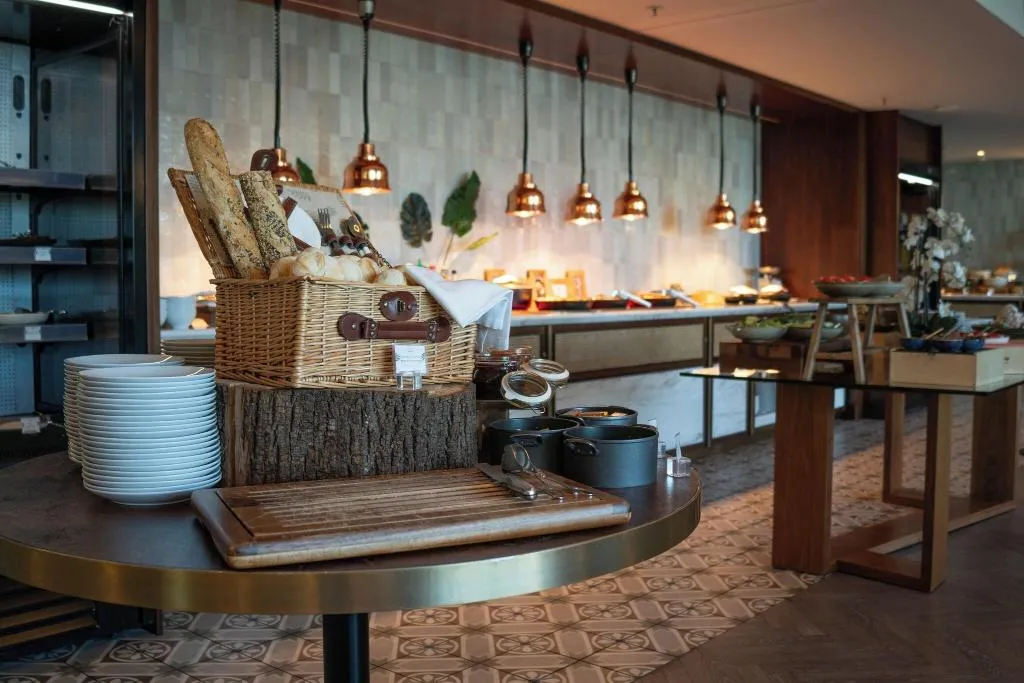 Restaurant, Boeira Garden Hotel Porto Gaia, Curio Collection, Porto