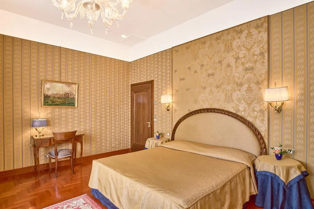DOUBLE DELUXE Room, Palazzo Stern, Venice