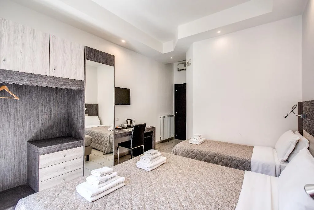 TRIPLE STANDARD Room, Napoli Suite, Naples